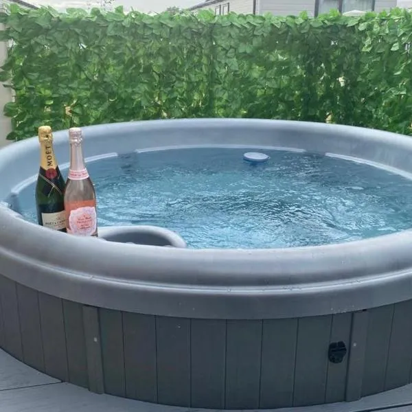 The Wardens Escape - Tattershall Lakes Country Park, отель в городе Таттершолл