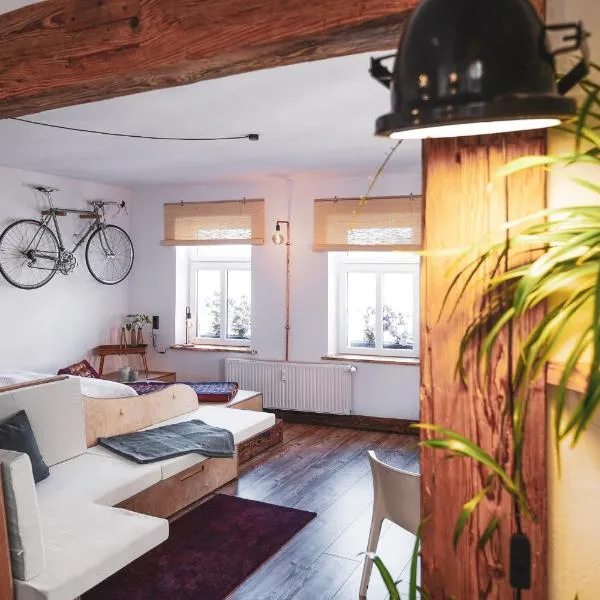 Studio Apartment zur alten Post, 48qm Individualapartment mit Blick über Zittaus Altstadt, Ferienwohnung im Altstadtkern umrandet vom Zittauer Gebirge, hotel v destinaci Zittau