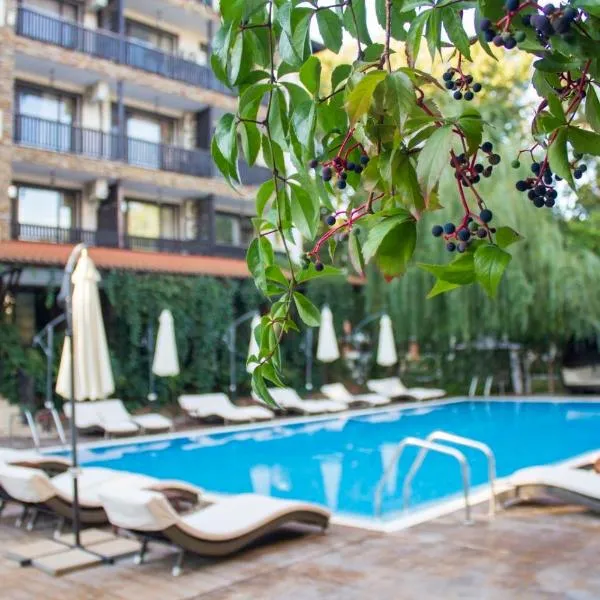 The Green Paradise Apartments, hotel in Primorsko