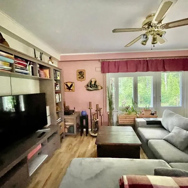 Cozy apartment with sauna & terrace, hotel in Hyvinkää