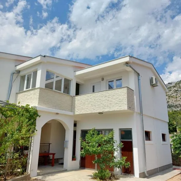 Climber, hotel a Starigrad-Paklenica (Ortopula)