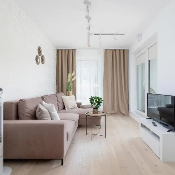Apartment with Balcony & Parking Mogilska by Renters Prestige, hotel v Krakově