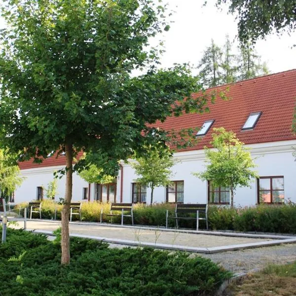 Depandance - vedlejší budova u Zámku Třešť, hotel v destinaci Třešť