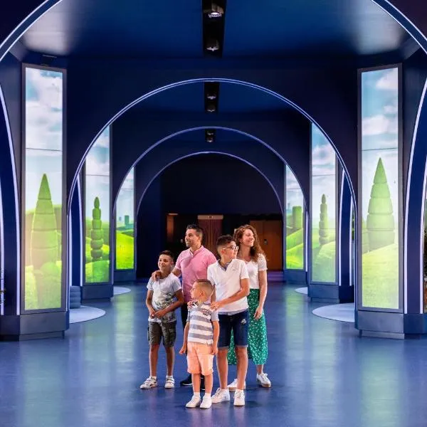 Grand Magic Hotel Marne La Vallée, ξενοδοχείο στο Magny le Hongre