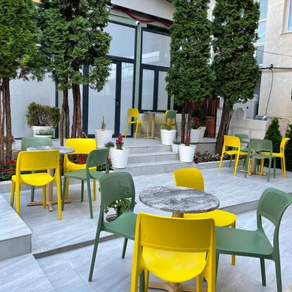 Hostel Dera, hotel din Priștina