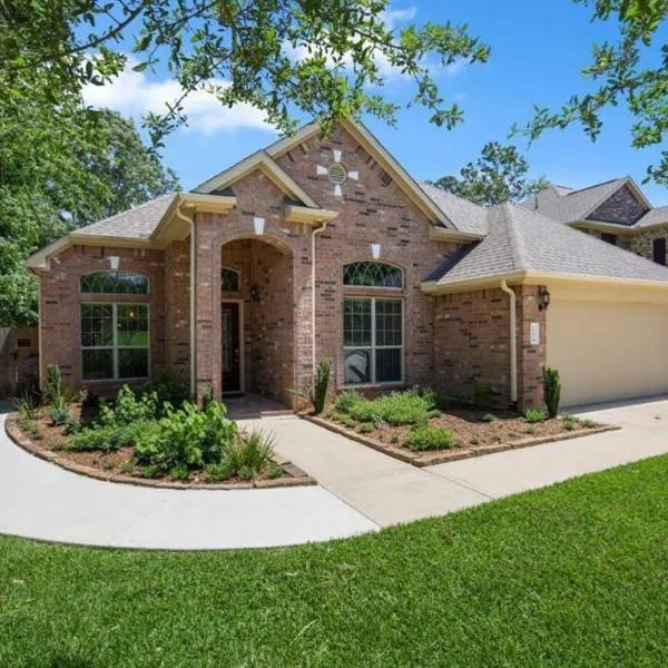 Spacious Conroe Home around 4 miles to the Lake, ξενοδοχείο σε Montgomery