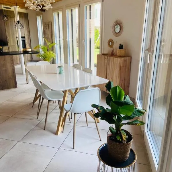 Magnifique maison avec vue sur lac Léman, hotel in Saint-Legier-La Chiesaz