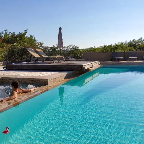 Les Carriers "maison d'hôtes", hotel i Vogüé