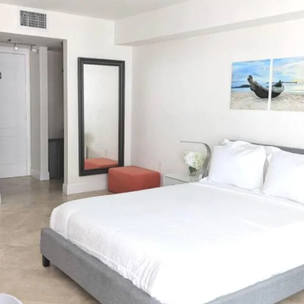 Fully Renovated One Bedroom Apartment @ The Club, hotel i Miami