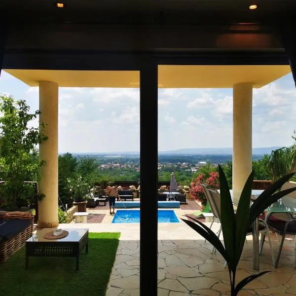 Villa Somlyó, Hotel in Fót