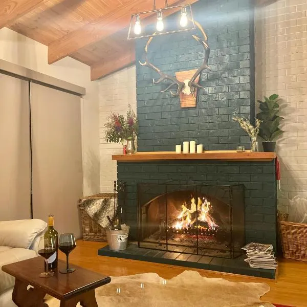 Two Mountains Lodge - Modern Alpine Retreat with Spa - 3mins to Mt Buller, hotel v destinaci Mount Buller