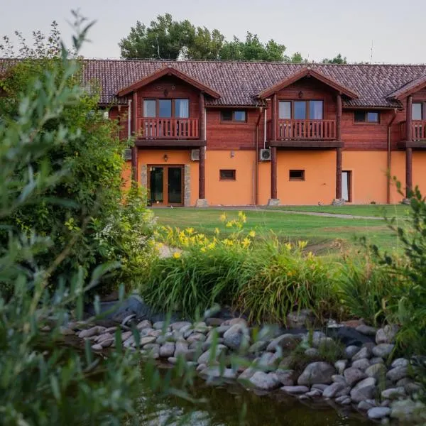 Tri Duby Golf Apartments, hotel in Badín