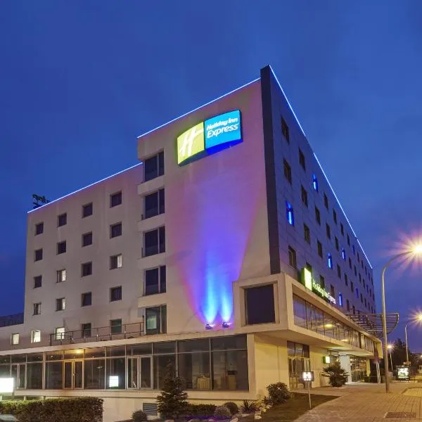 Holiday Inn Express Lisbon Alfragide by IHG, ξενοδοχείο σε Carnaxide