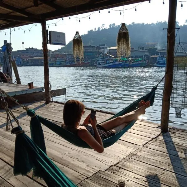 Rub Lom Chom Klong Homestay, Hotel in Chumphon