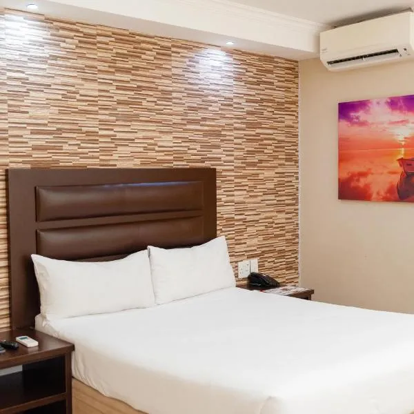 Bayside Hotel 100 Pixley Kaseme Street (West Street), hotel di Durban