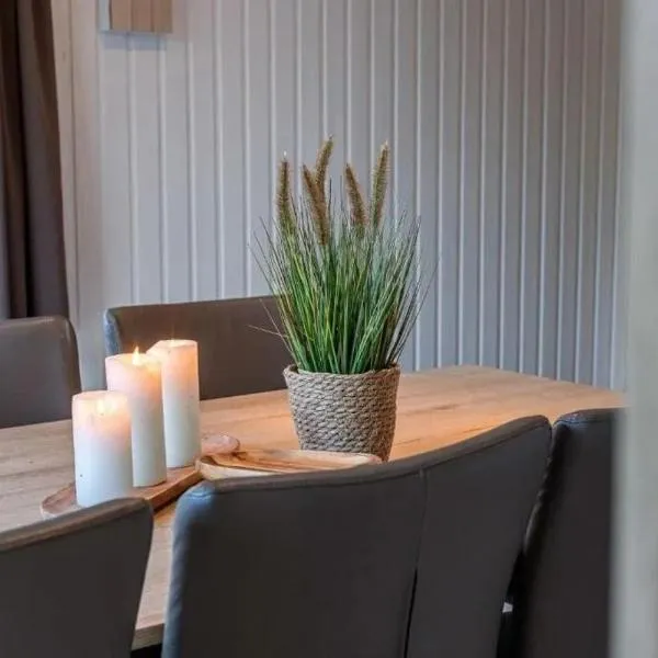 Bungalow de strandjutter 8 persons, hotel in Middelkerke