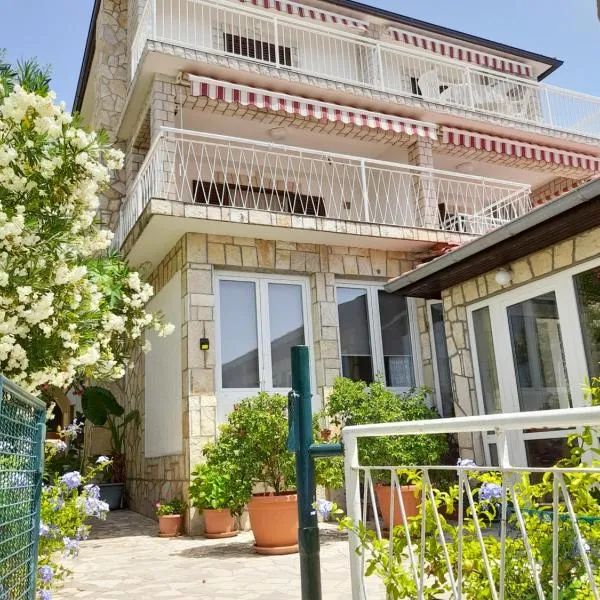 Apartments and Studios Vinko Matić, hotel v Rabu