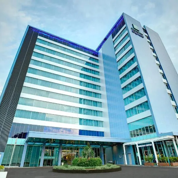 Holiday Inn Express Jakarta International Expo by IHG, hotel in Jakarta