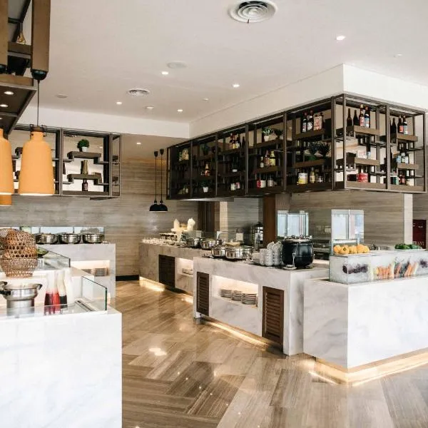 Holiday Inn & Suites Jakarta Gajah Mada by IHG，位于雅加达的酒店