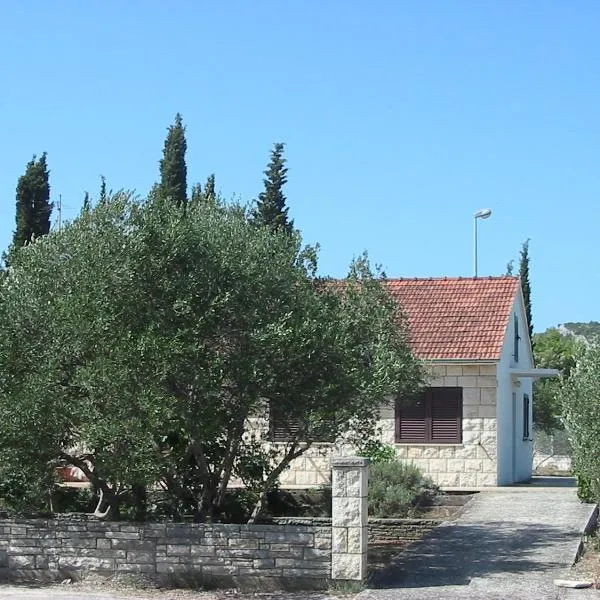 House for rent, hôtel à Žrnovo