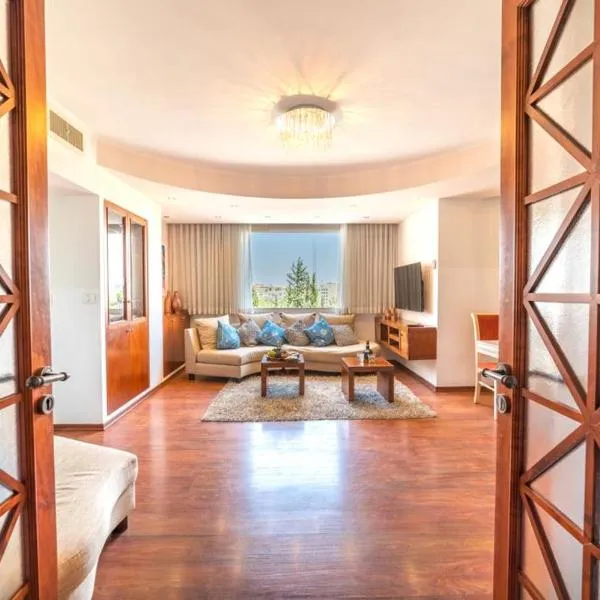 Art Apartment In Mamila - Art & View, ξενοδοχείο στην Ιερουσαλήμ