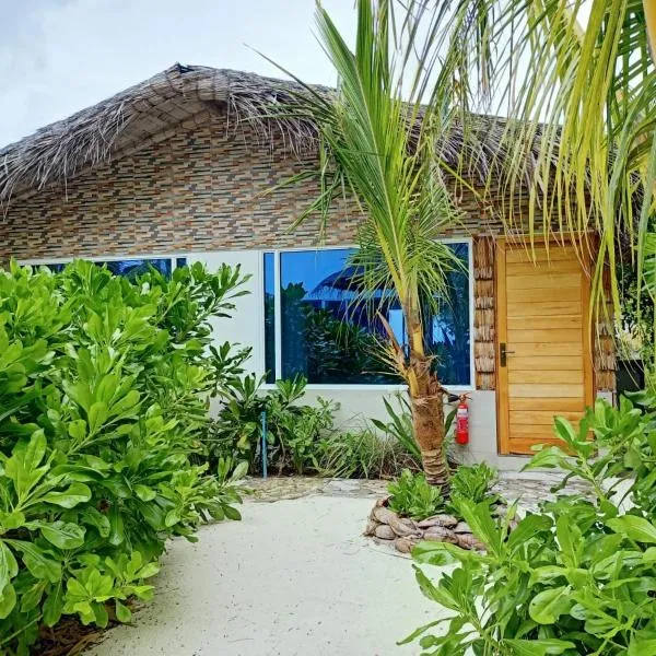 Island Life Maldives Retreat & Spa, hotel in Magoodhoo