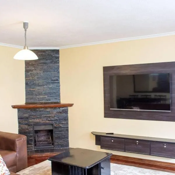 Apartment - Sleeps 6 - Parking - Pet friendly, hotel en Mutare