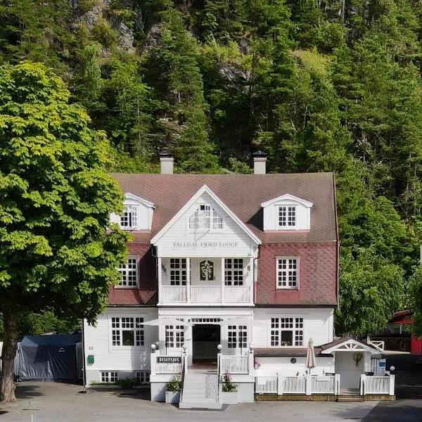 Valldal Fjord Lodge B&B, hótel í Valldal