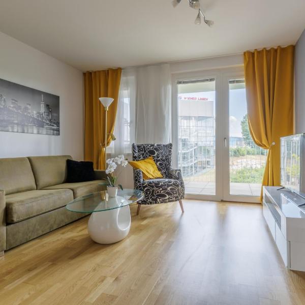 Vienna City and SPA - Modern Apartments next to Therme Wien & 15 Minutes to the City Center