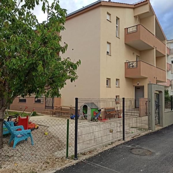 Apartments with a parking space Kastel Stafilic, Kastela - 13375