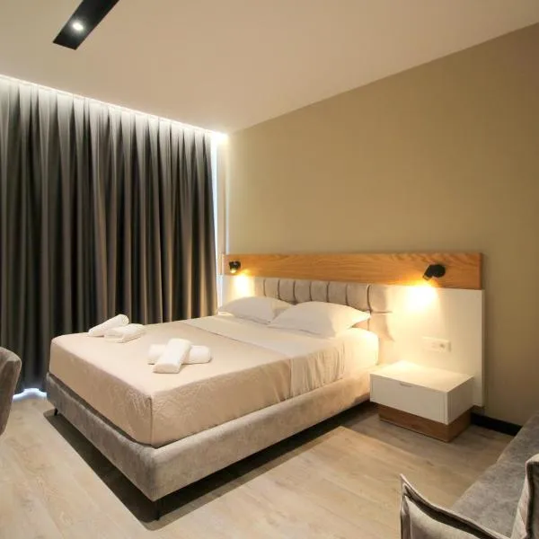 F&J Hotel，位于萨兰达的酒店
