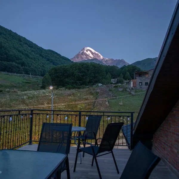 Hotel GENI Kazbegi, hotel v destinaci Stepancminda