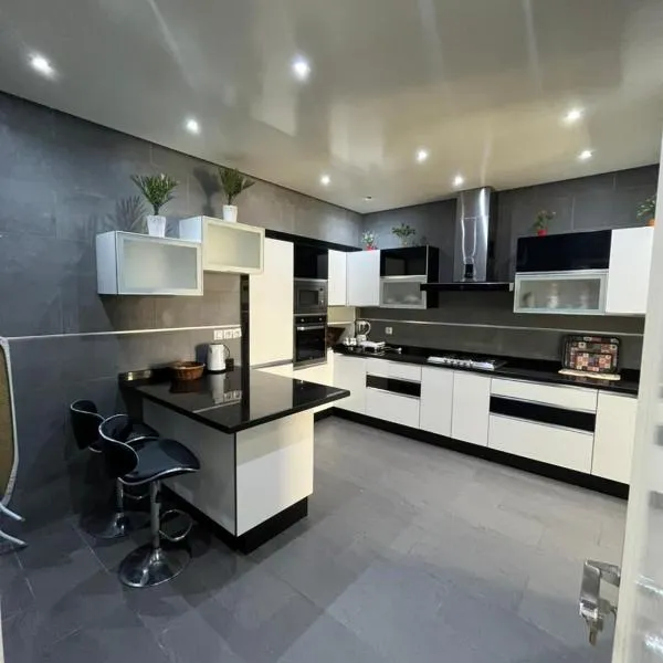 Tanger cente ville, hotel in Tangier