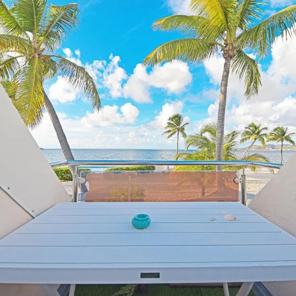 Deja Blue - Comfortable Beachfront condo, ξενοδοχείο σε Marigot