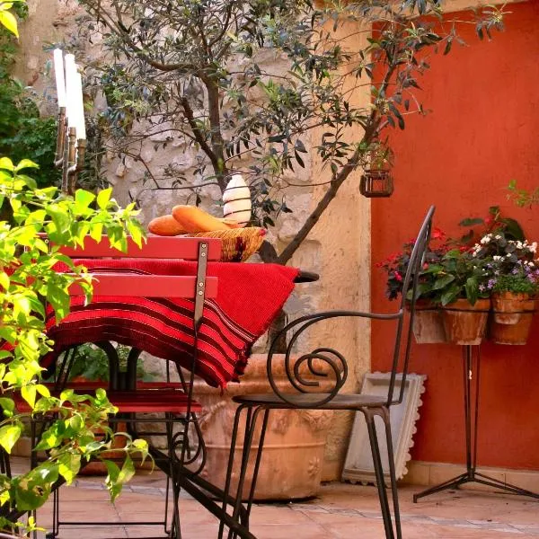 B&B in Arles "L'Atelier du Midi" chambre d'hôtes centre historique ARLES, hotel i Arles