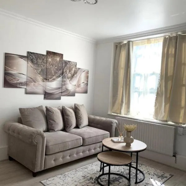 New look flat In Waterloo, отель в Лондоне