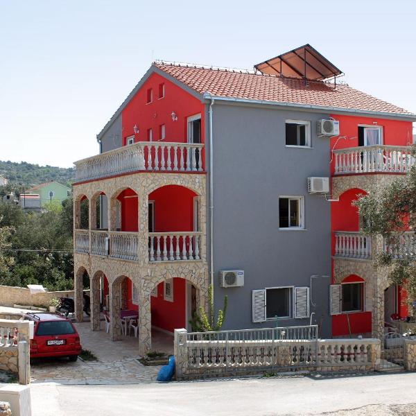 Apartments with a parking space Vinisce, Trogir - 4886