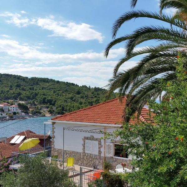 Apartments by the sea Stomorska, Solta - 11198