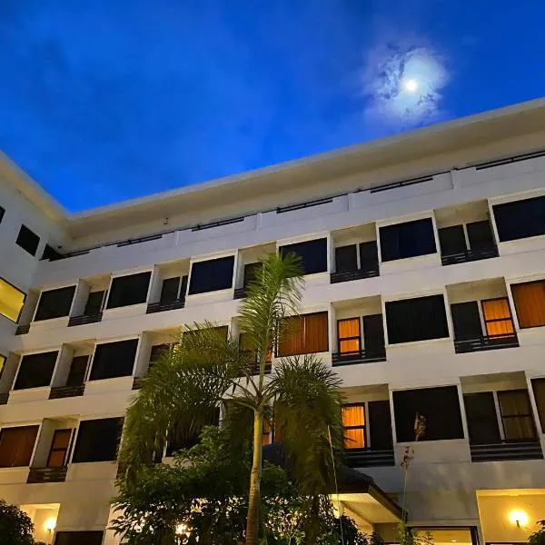 Naraigrand Hotel (โรงแรมนารายณ์แกรนด์), hotel in Chai Badan