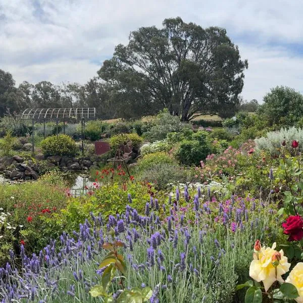 River Gardens Axedale Pet Friendly Farmstay B&B, hôtel à Axedale