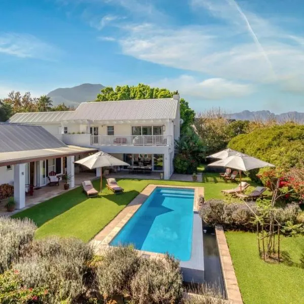 Explorer Guesthouse, hotel in Somerset West