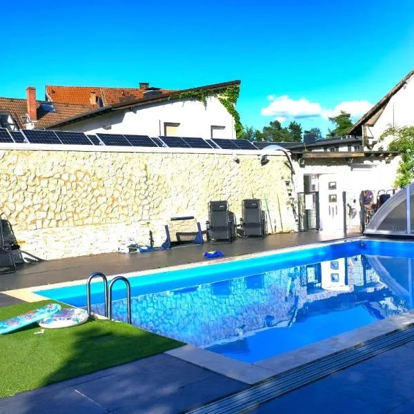 Fafa Home with Pool โรงแรมในเอสเซน