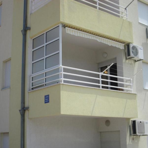 Apartments with a parking space Kastel Stafilic, Kastela - 11006