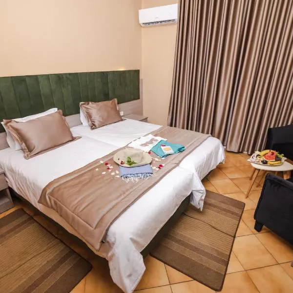 Hotel Alrawabi, מלון בNefza