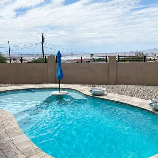 Havasu Retreat! Pool, Spa, Gym & View, hotell sihtkohas Lake Havasu City
