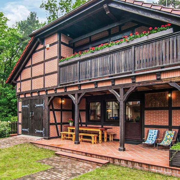4 Bedroom Cozy Home In Pobierowo