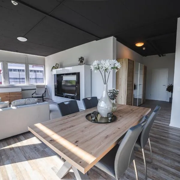 Pit Stop Apartments, hotel u gradu Cham