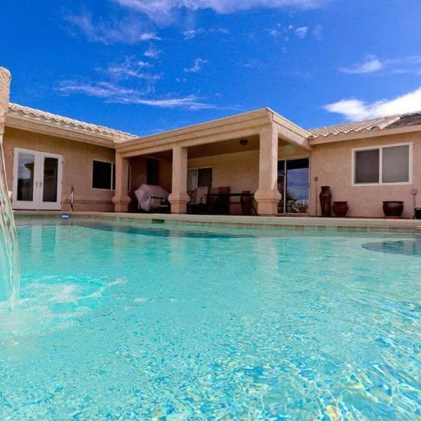 PRIVATE VIEW ON THE LAKE SIDE OF 95! Sleeps 16, hotel sa Lake Havasu City
