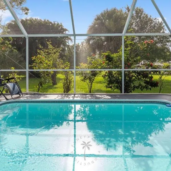 Relaxing 4 bedroom home with Pool, khách sạn ở Punta Gorda