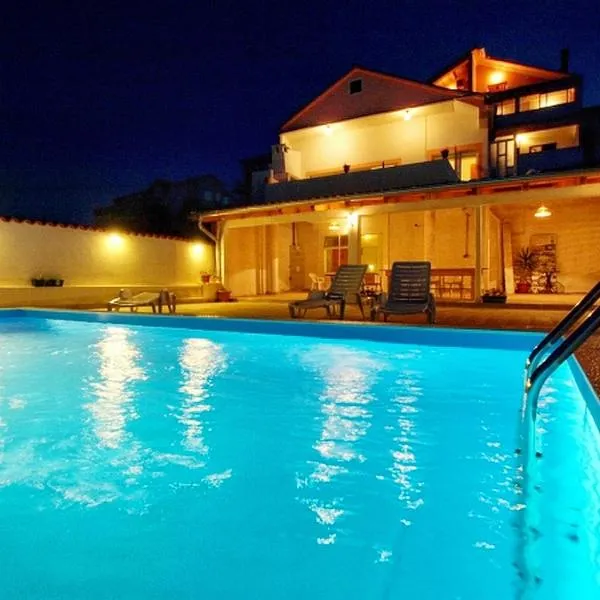 Apartments and rooms with a swimming pool Kali, Ugljan - 14083, hotell sihtkohas Kali